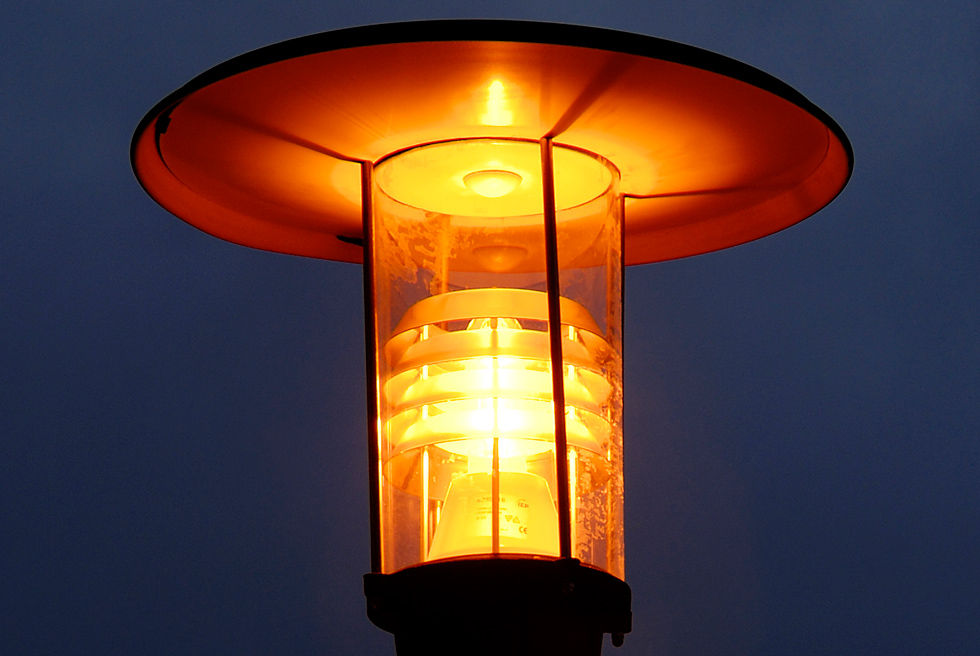 Fotos e Imagenes: Farola en la Noche Encendida