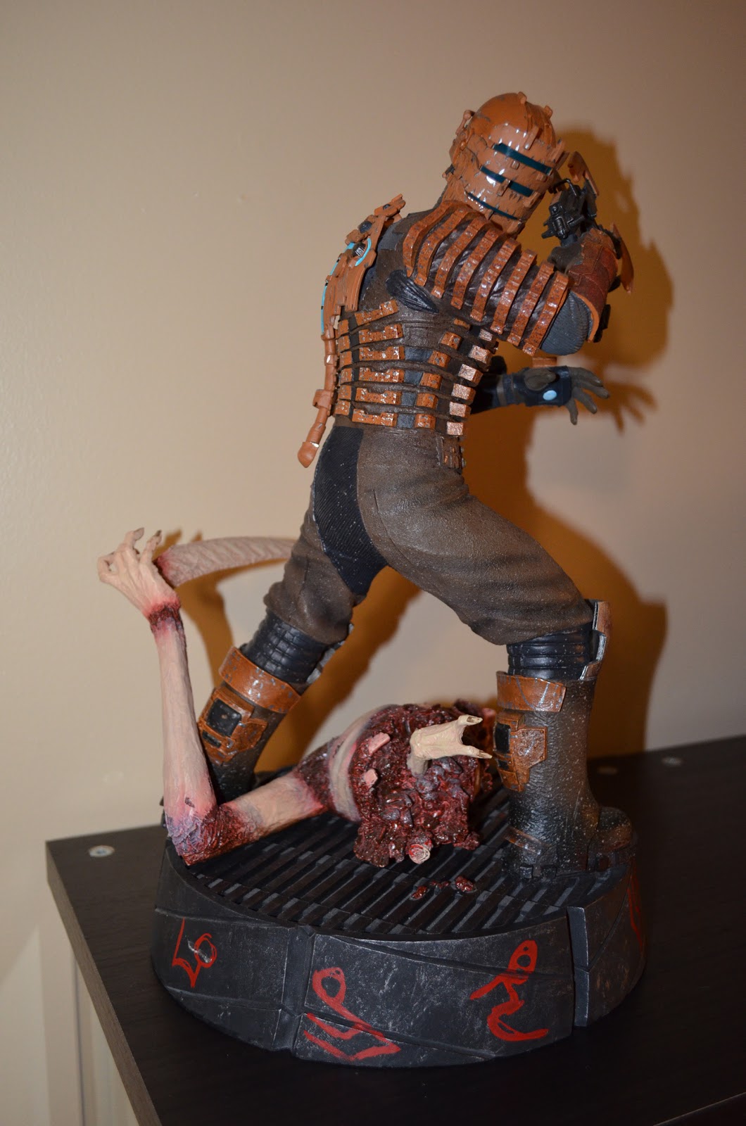 Paint Job Cost >> TheEvilEmpire: Dead Space Isaac Clarke Polystone Statue Paint Job Cost >> TheEvilEmpire: Dead Space Isaac Clarke Polystone Statue