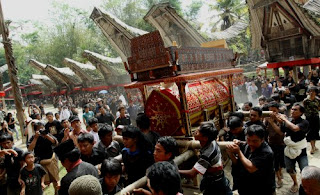Upacara "Rambu Solo" Tradisi Pemakaman Toraja di Mandar
