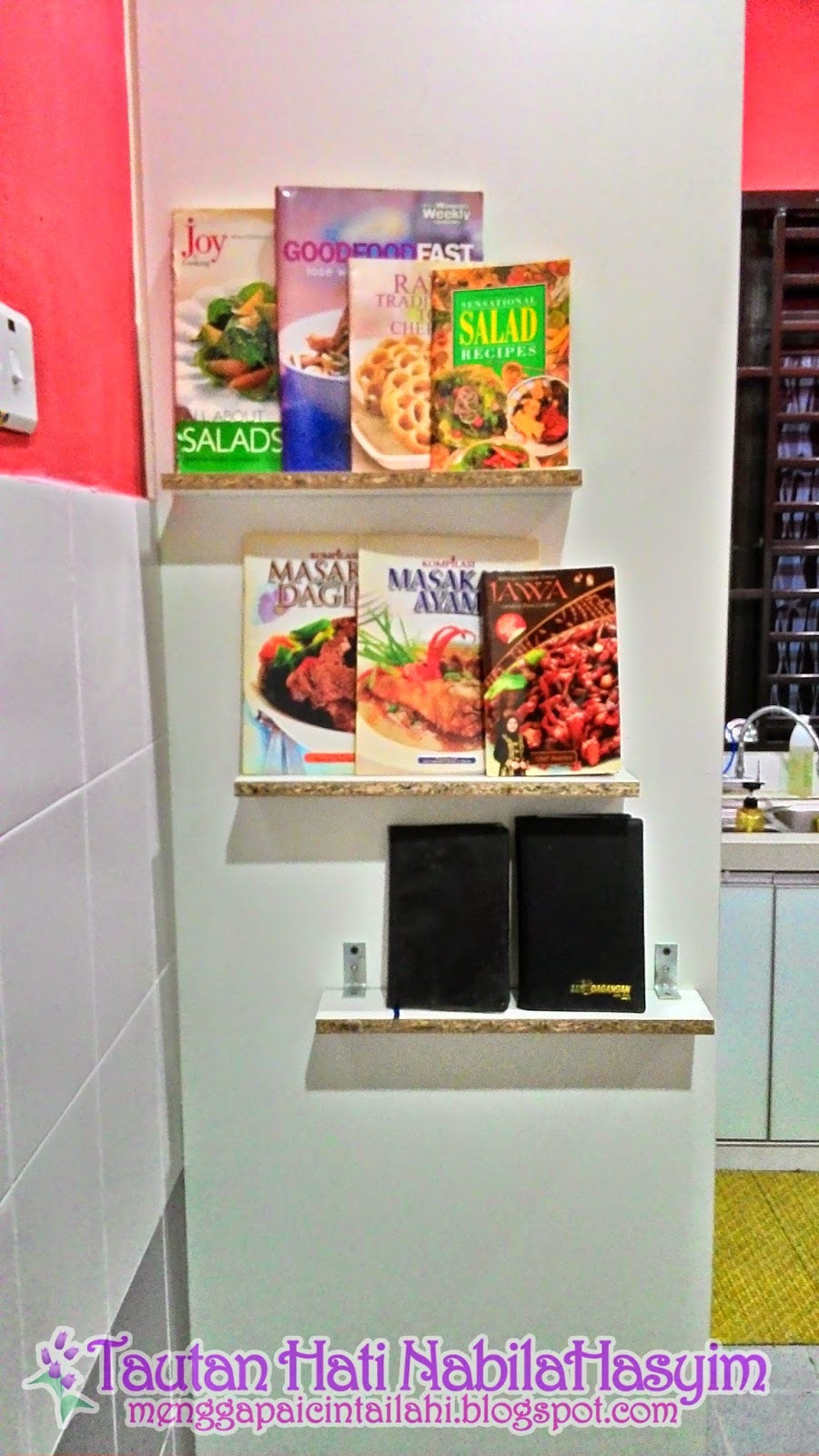 Tautan Hati Lahasyim D I Y Rak Buku Resepi Di Dapur Coi Betui Nanti La Sat Tak Siap Sepenuhnya Lagi Ni Tapi Dia Cakap Buruk Bukan Sebab Shelf Tu Saya Dah Tebuk2 Kabinet