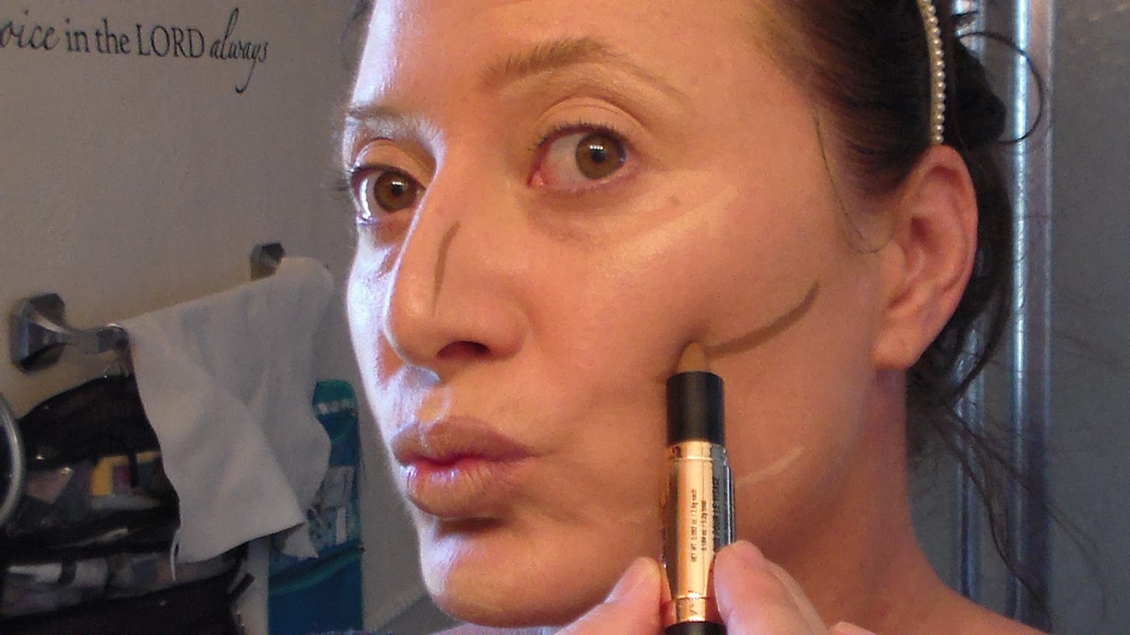 Makeup University Inc Hard Candy contour duo stick for summer travel