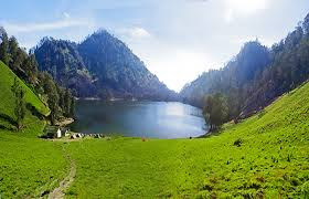 ranu kumbolo terlihat dari bukit tanjakan cinta ranu kumbolo terlihat dari bukit tanjakan cinta