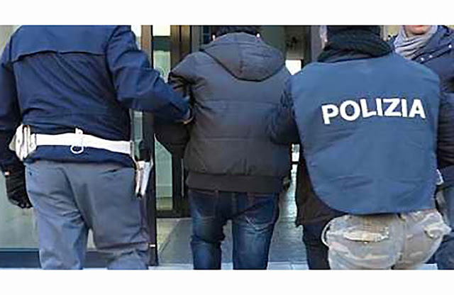 Foggia, la Polizia arresta giovane per furto aggravato