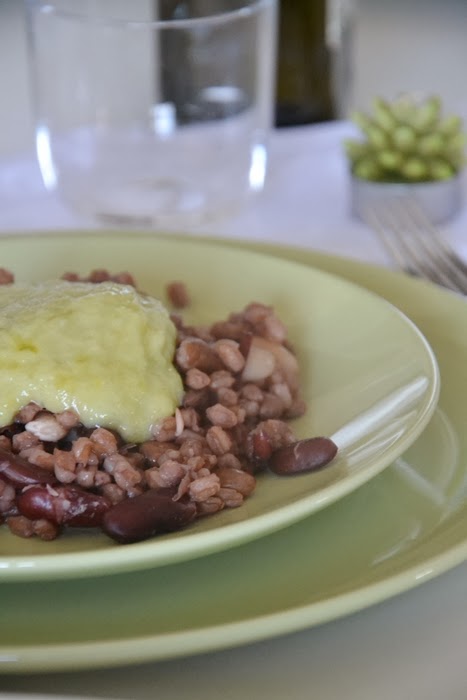 zuppa di farro e fagioli con crema di porri e patate