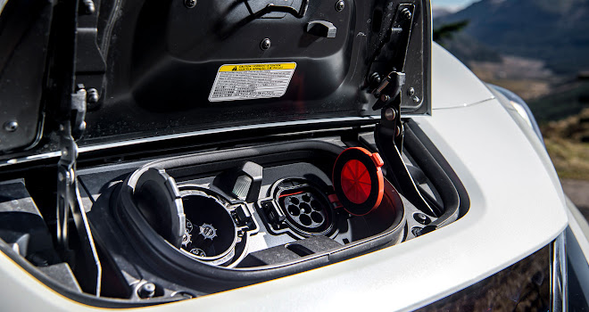 Nissan Leaf 2 charging sockets