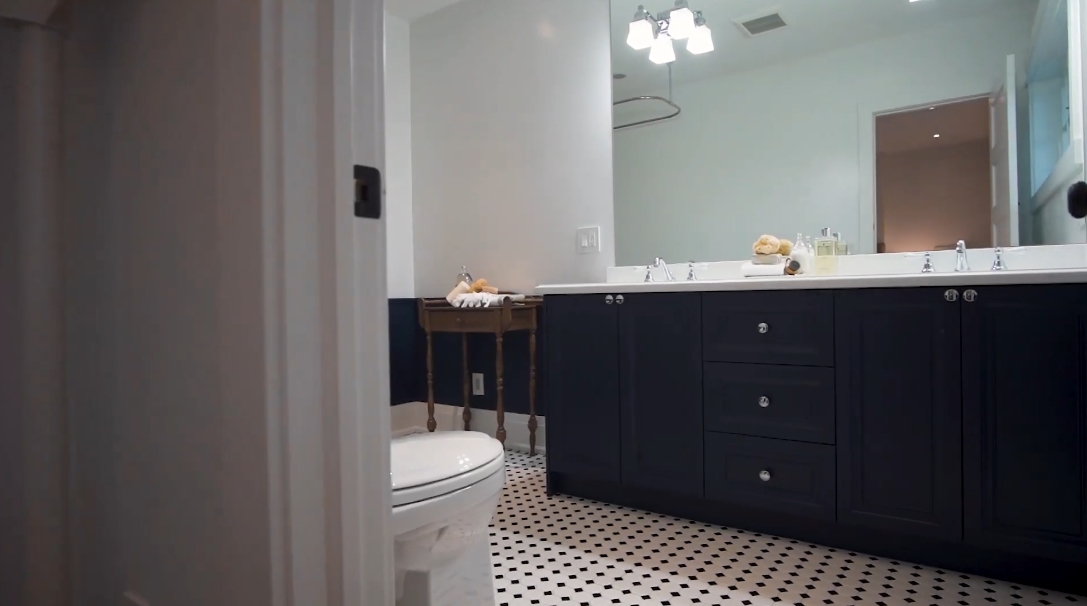 29 Photos vs. 17 Hawthorn Ave, Toronto, ON Interior Design Luxury Home Tour