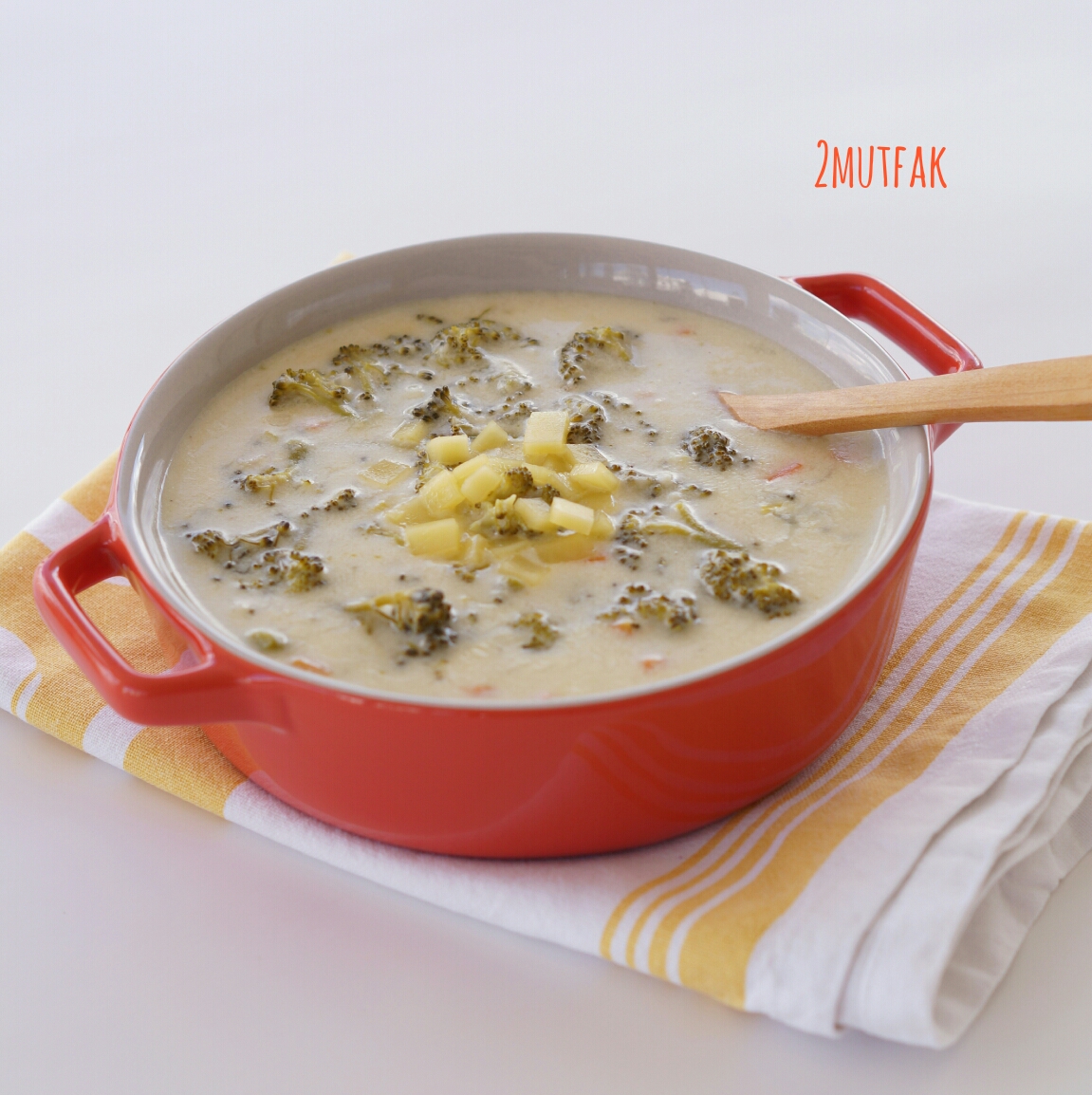 Brokolili Tavuk Çorbası Brokolili Tavuk Çorbası