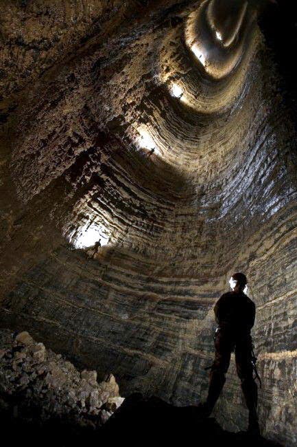 Krubera é a caverna conhecida mais profunda no mundo