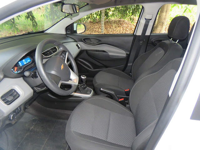 Chevrolet Onix LT 2018 - espaço interno