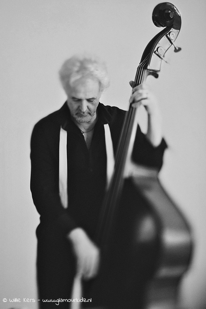 fine art Lensbaby portrait in black and white edge 80 of a bassplayer and musician