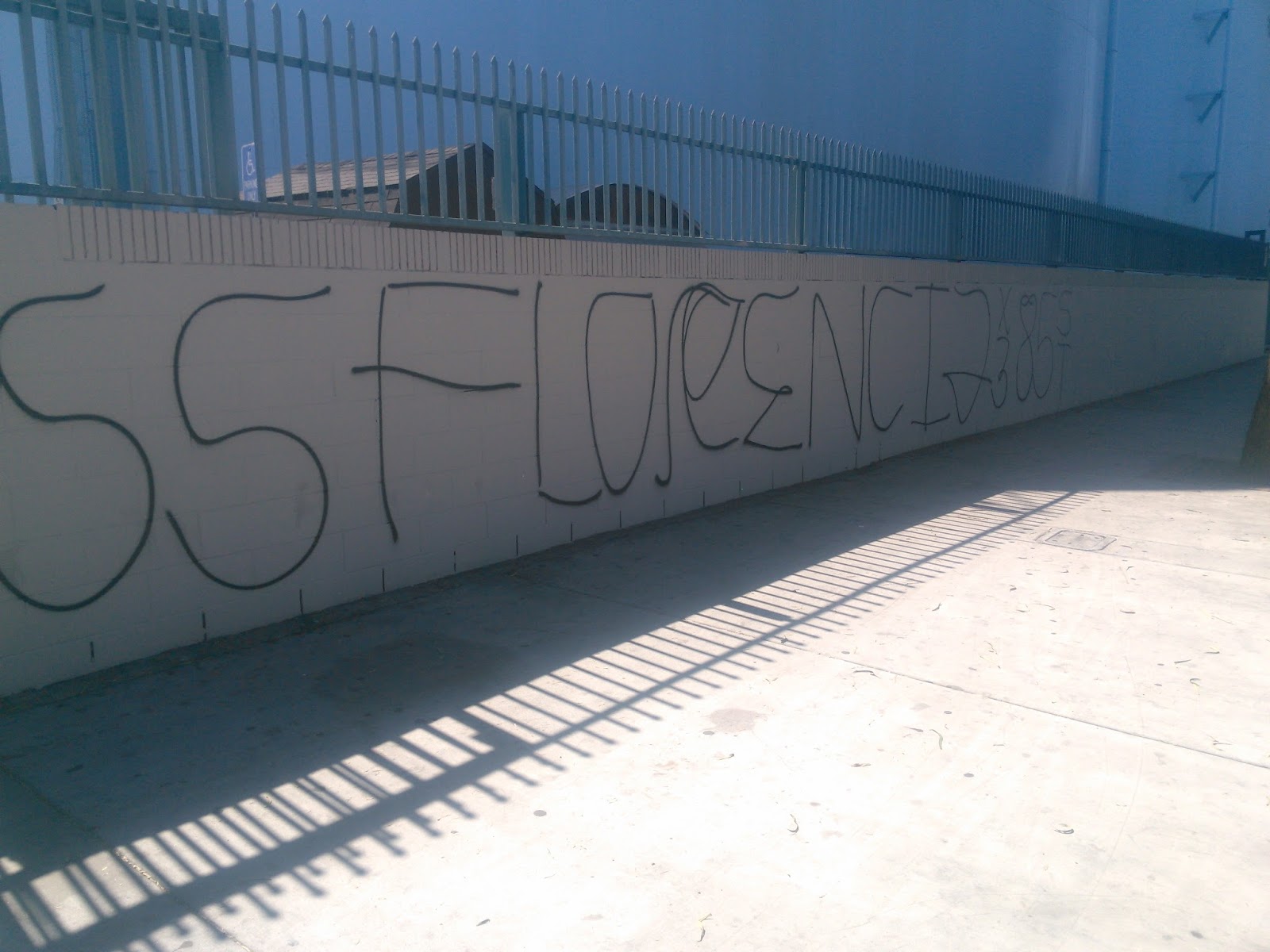 sureno 13 gangs graffiti Florence 13 ( 80 85 84 82 streets , F13 )