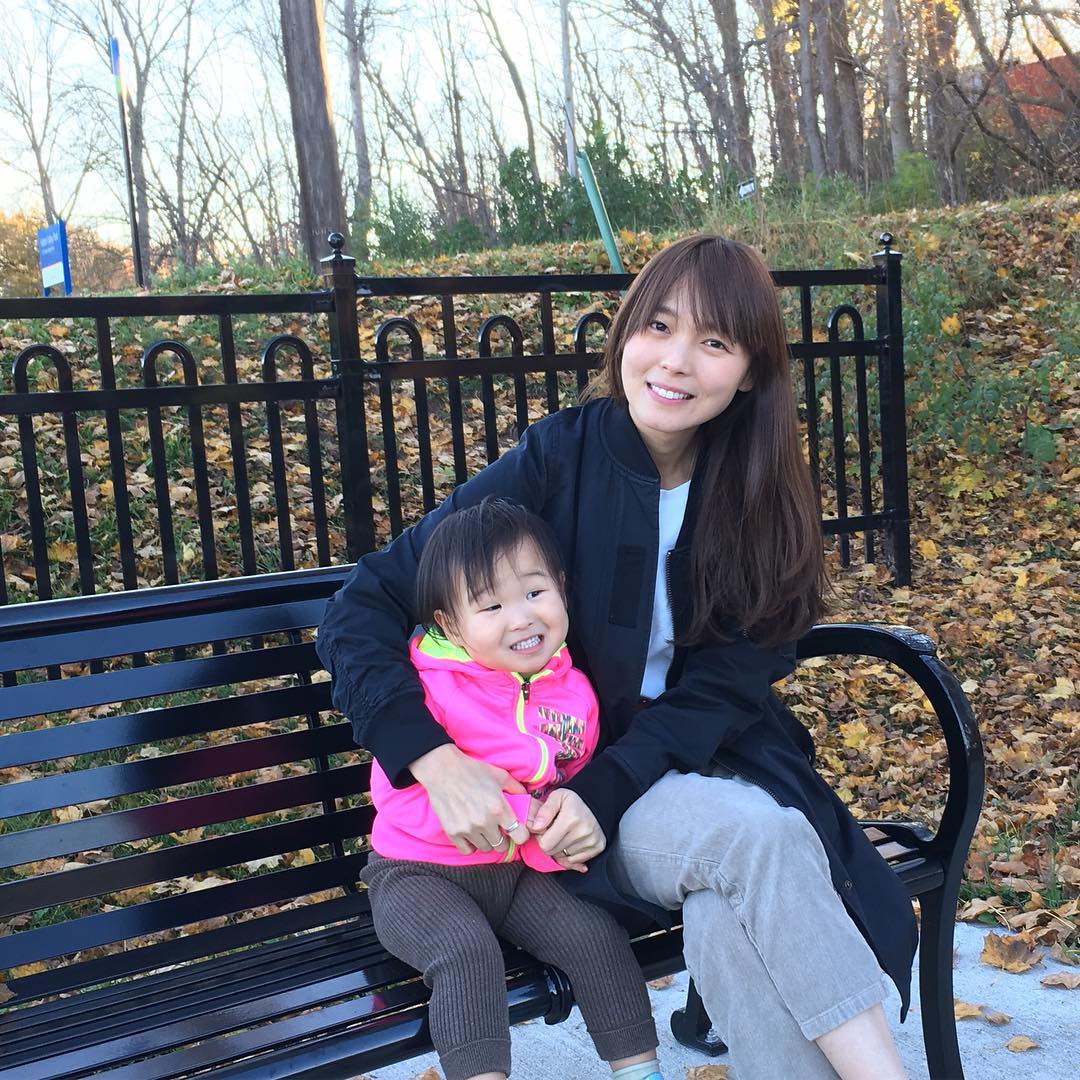 SunYe reveals photos of herself with her daughter