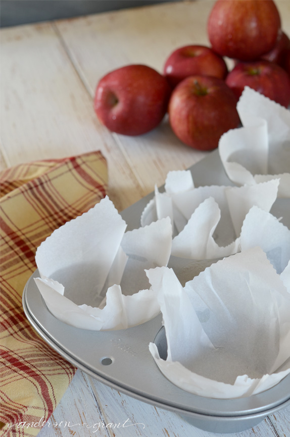 Check out these DIY muffin wrappers made from parchment paper!  | www.andersonandgrant.com