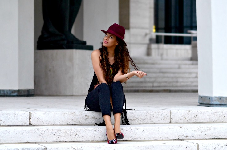 Tamara Chloé, TC Style Clues, Burgundy fedora hat, Myca Couture, Curly hair, Luxury for princess, Curly ombre hair