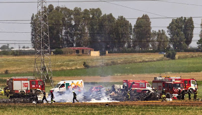 Accidente avión militar en Sevilla cuatro muertos dos heridos graves