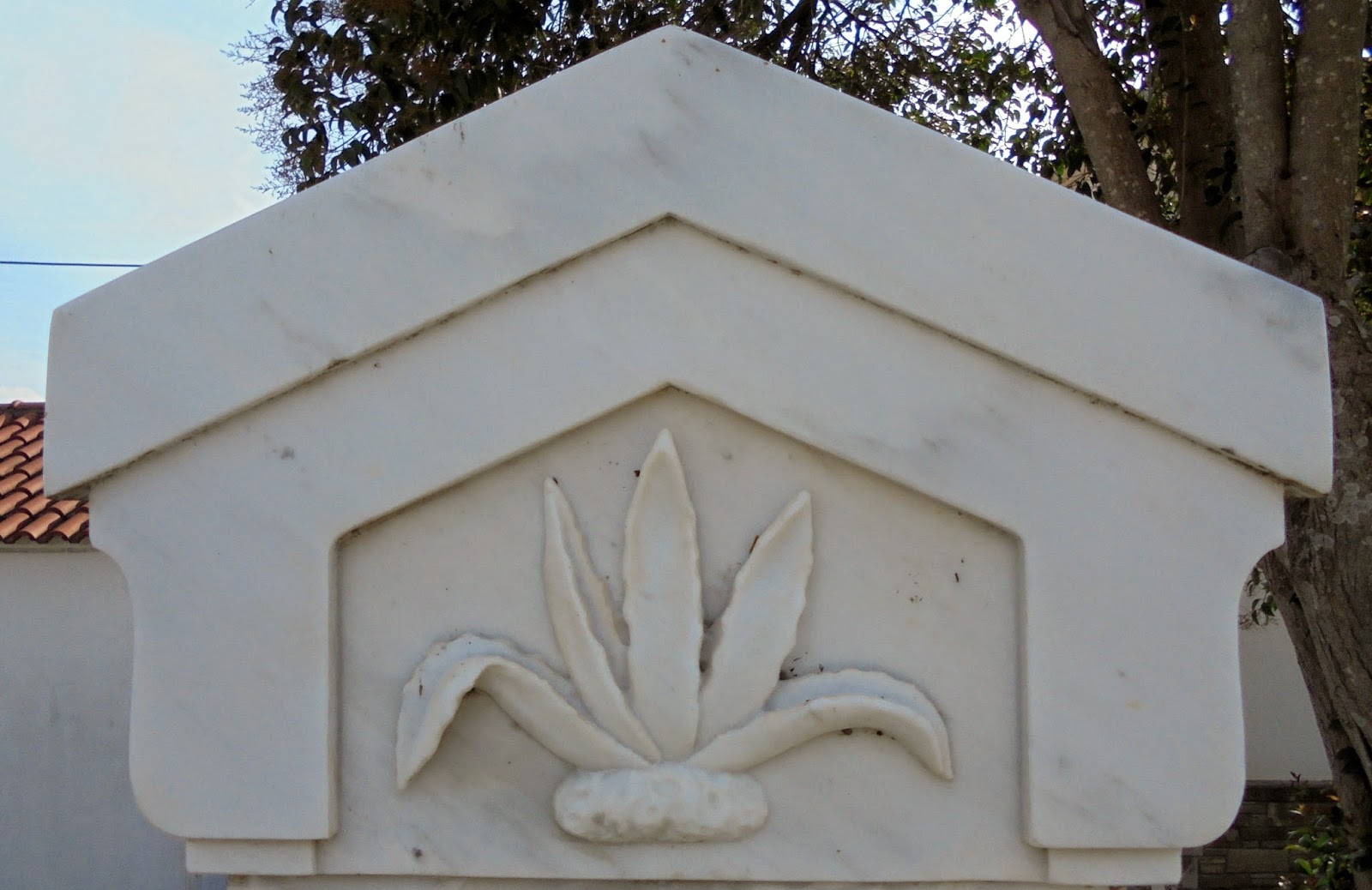 το ταφικό μνημείο του Κωνσταντίνου Γεροστάθη στο Κομπότι
