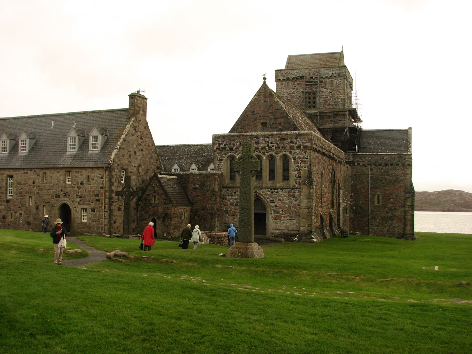 Britain and Beyond Iona Abbey, Beauty and History in One