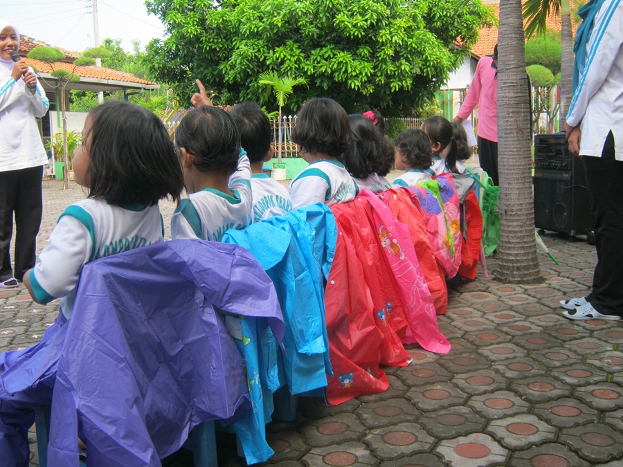 Kelompok Bermain Ma�had Islam Puncak Tema Alam Semesta