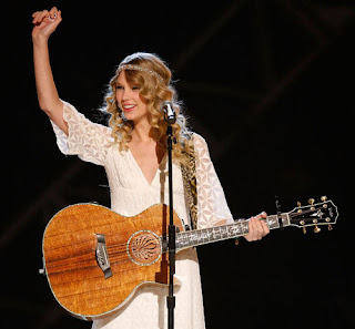 25 Lagu Terbaik Taylor Swift yang Enak Didengar