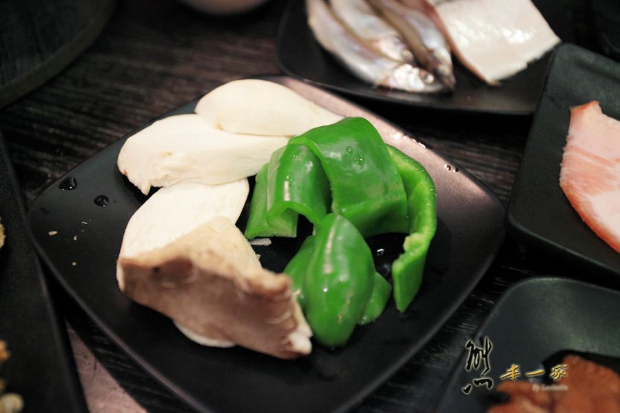 禾岡炭火燒肉火鍋