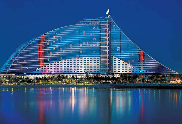 Chiêm ngưỡng những tòa nhà chọc trời ở Dubai Ve-may-bay-di-dubai-jumeirah-beach-hotel