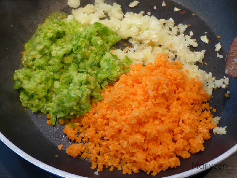 Ajoutez les autres légumes et poursuivez la cuisson.
