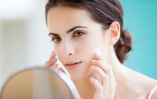  Các bước chăm sóc da bạn cần biết khi sang tuổi 25 Cac-loi-make-up-mua-he