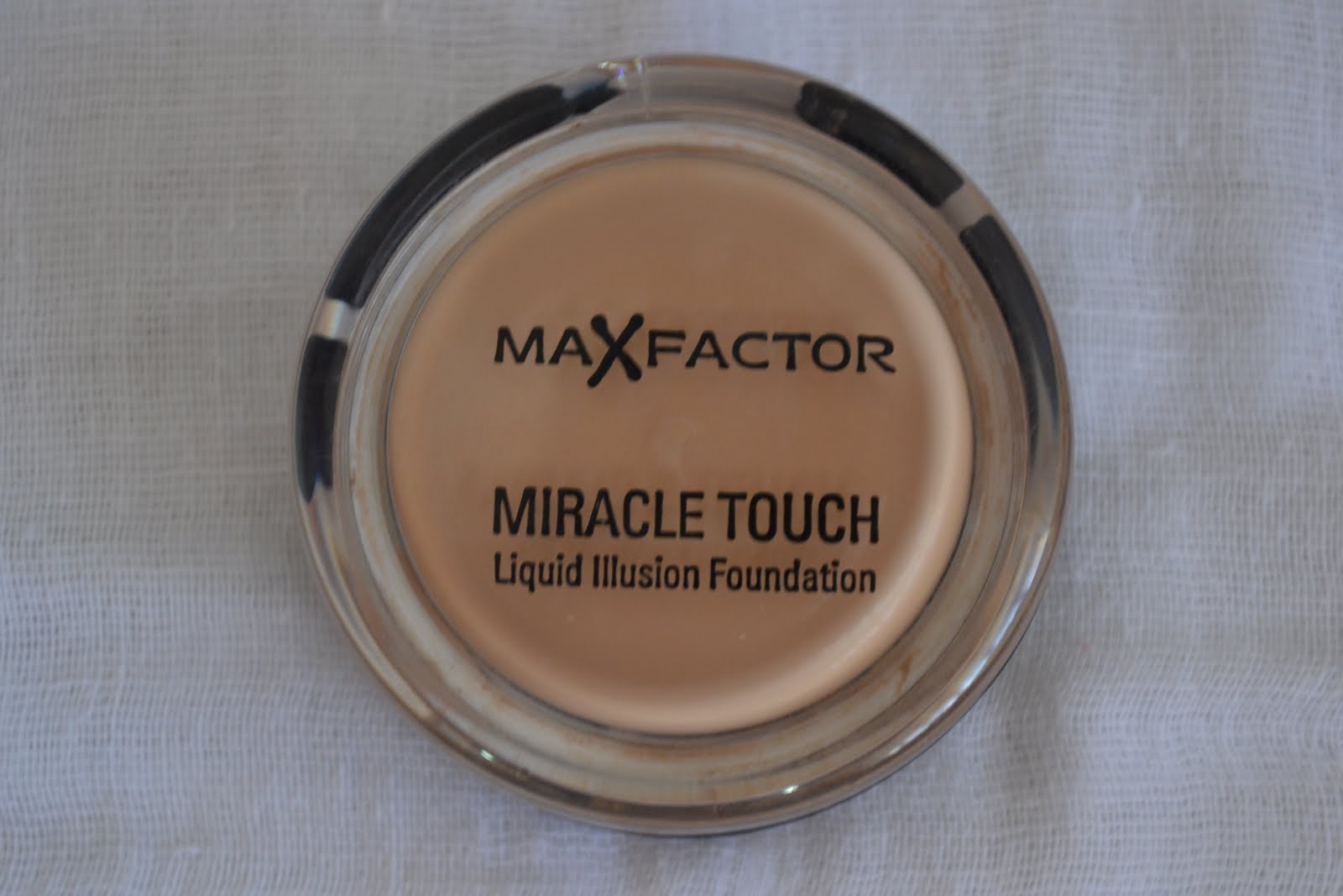 max factor miracle touch liquid illusion foundation