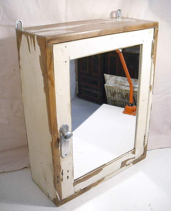 1Unik in Action Restored 1930s Bathroom