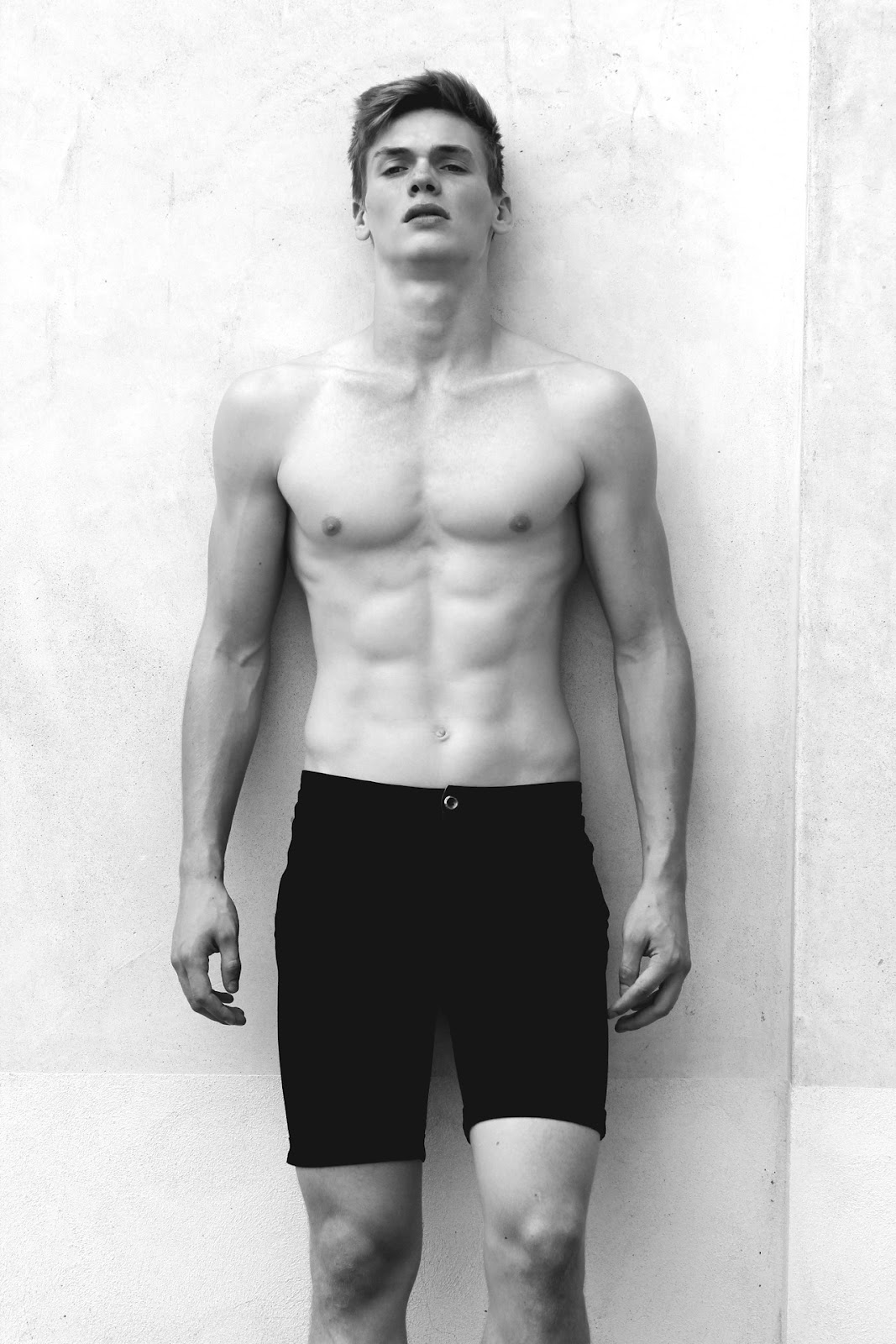 Рост 20 летнего мужчины. Модель David Chmatal. Джек Роуэн торс. Парень среднего телосложения.