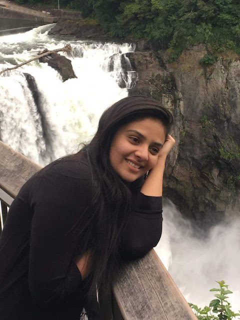 Telugu tv Anchor and Actress Sreemukhi Hd Images 2017