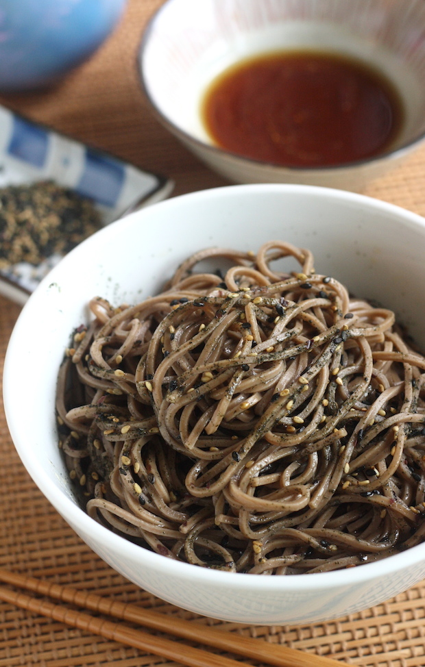 Soba Noodles with Furikake (Japanese Seaweed Seasoning) by SeasonWithSpice.com