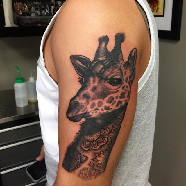 tatuagem de girafa tatuagem de girafa