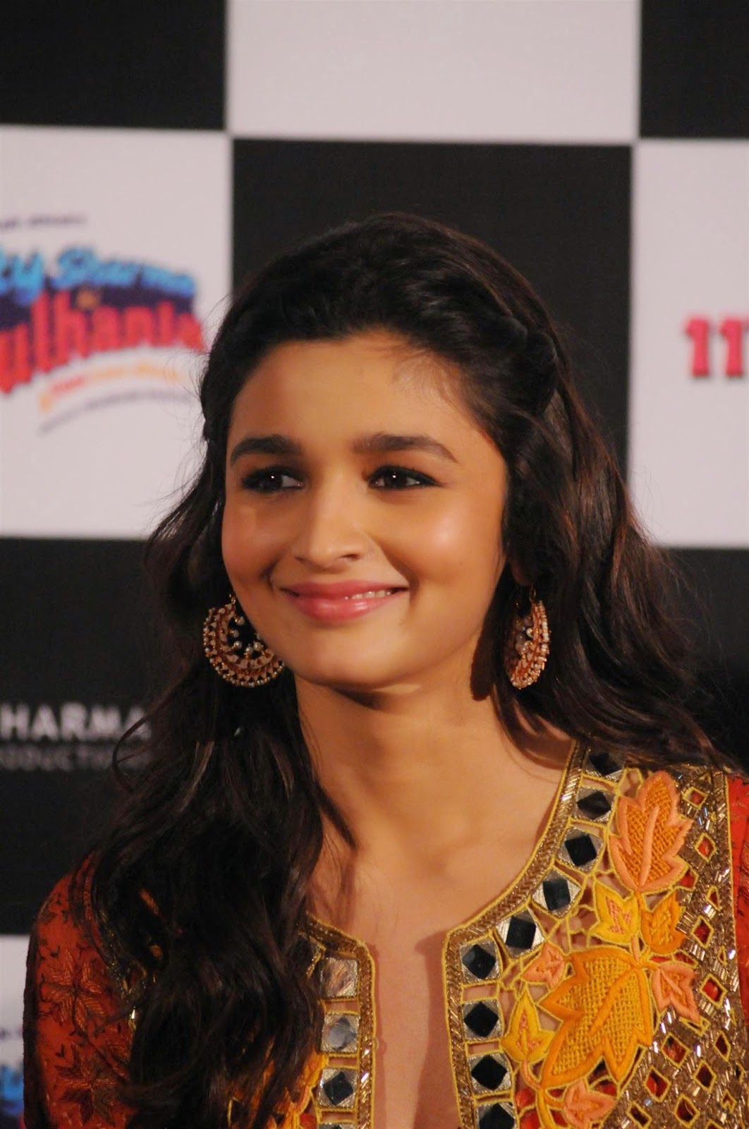 High Quality Bollywood Celebrity Pictures: Alia Bhatt Looks Sexy At
