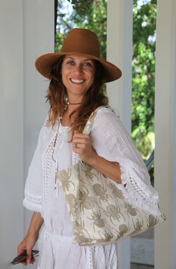 8 items you need in your beach bag... sealaura