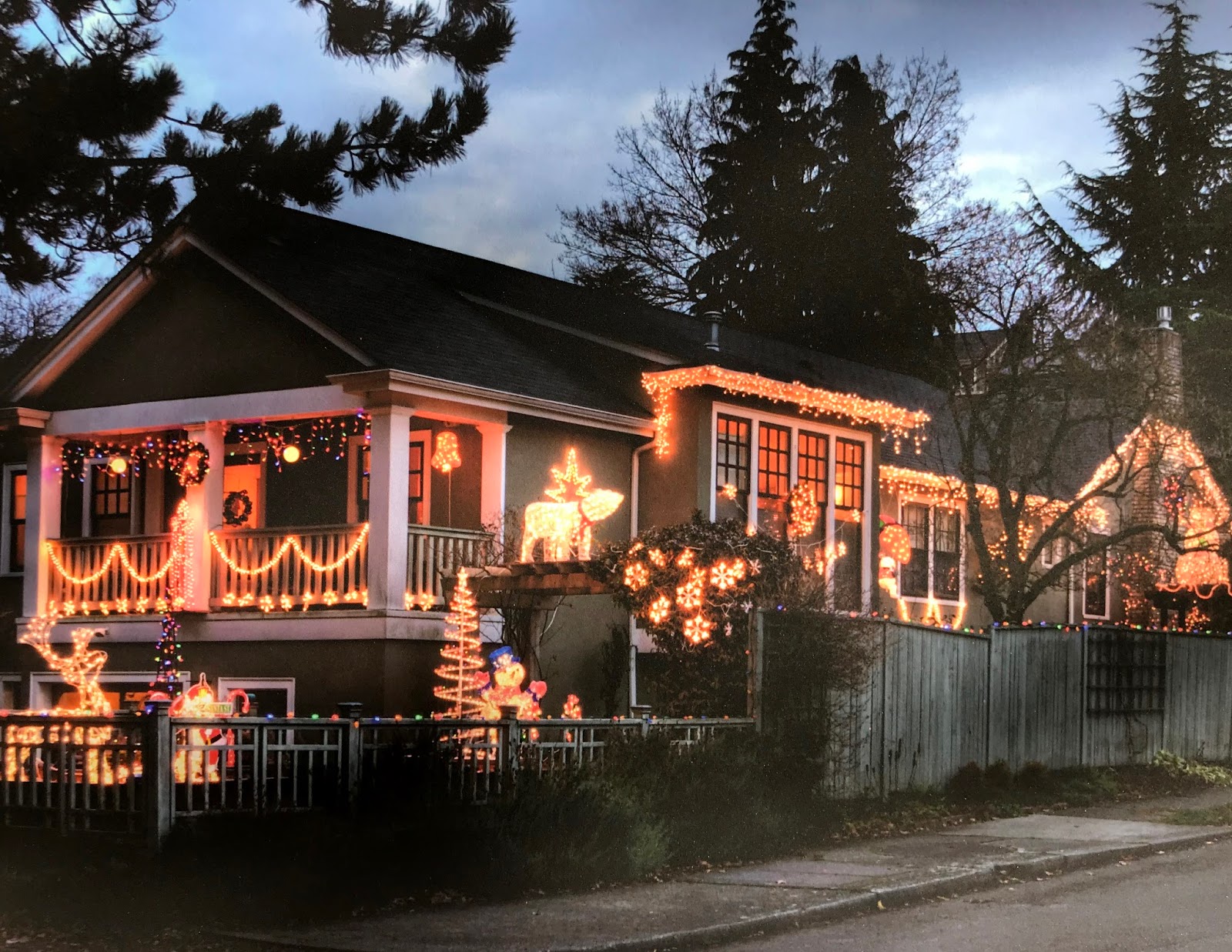 Laurelhurst Blog Check Out Neighbor's Extensive Holiday Lights Display At Corner Of NE 41st