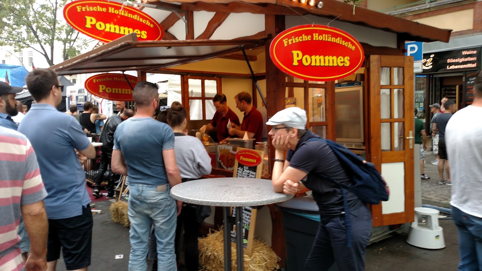 PIG OUT SPOTS Frische Holländische Pommes (Berlin, Germany) PIG OUT SPOTS Frische Holländische Pommes (Berlin, Germany)