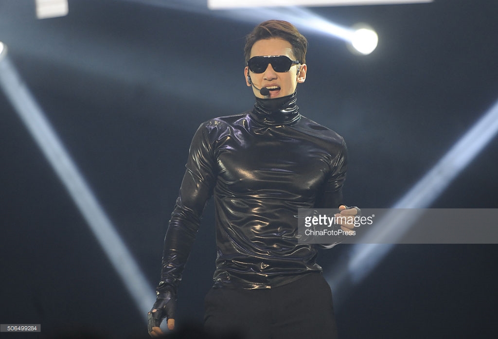 http://4.bp.blogspot.com/-tpxKkI-Zkb8/VqXRGoQKeWI/AAAAAAABQuA/TSRyZIKeWbw/s1600/south-korean-singer-rain-performs-onstage-during-his-concert-the-picture-id506499284.jpg