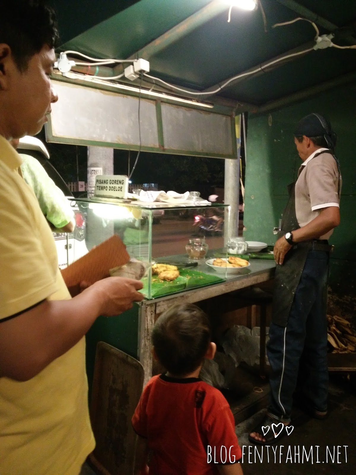 an ficial fentyfahmi s weblog 2017 Kalau mau beli pisang goreng beli sendiri di pojokan area makan