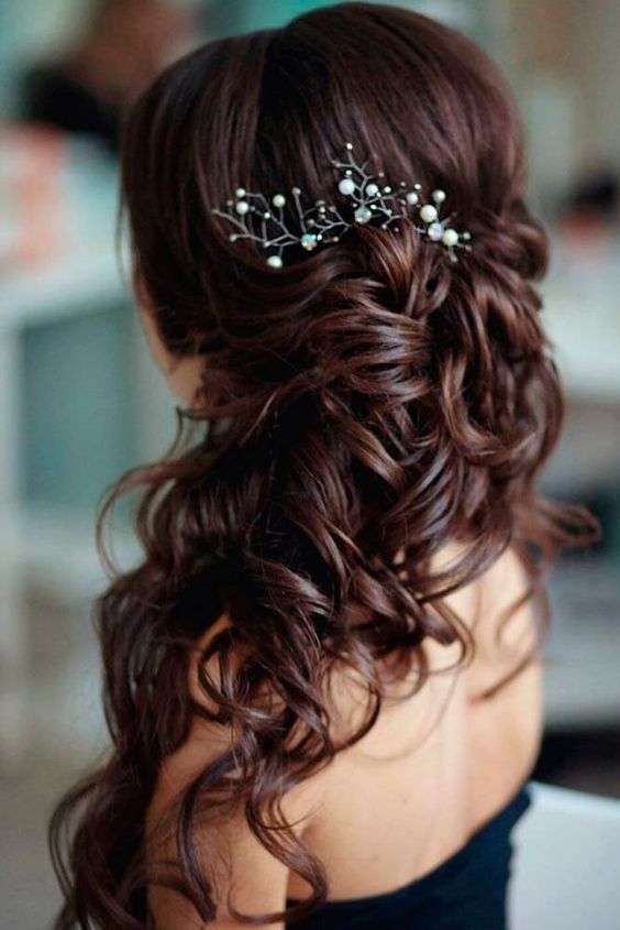 PERFECT CHRISTMAS HAIRSTYLES TO BRIGHTEN YOUR HOLIDAYS