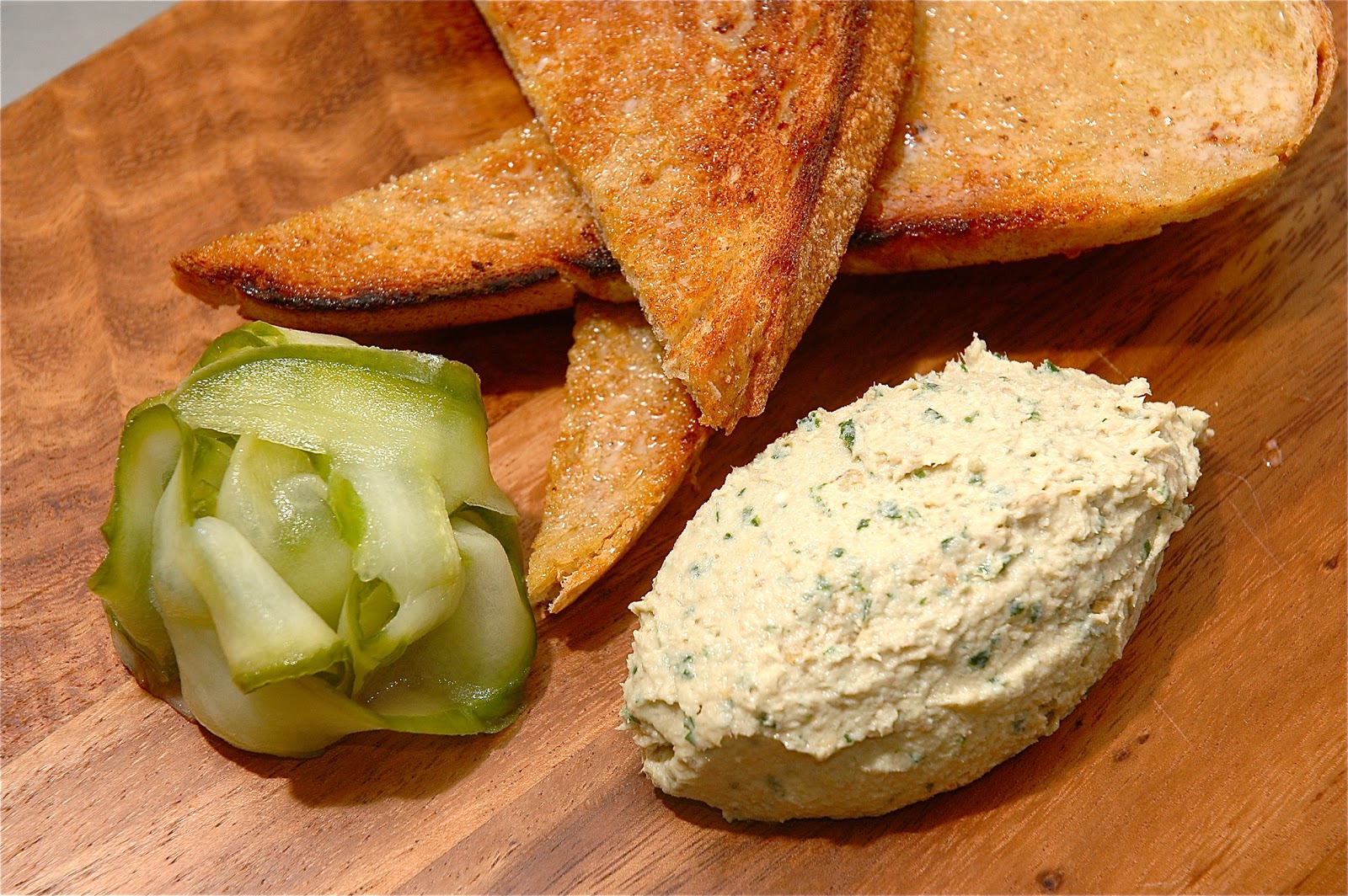 nueva cocina Smoked Mackerel & Horseradish Pâté, Pickled Cucumber