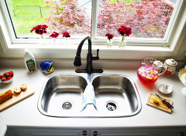 1+clean kitchen with delta faucet