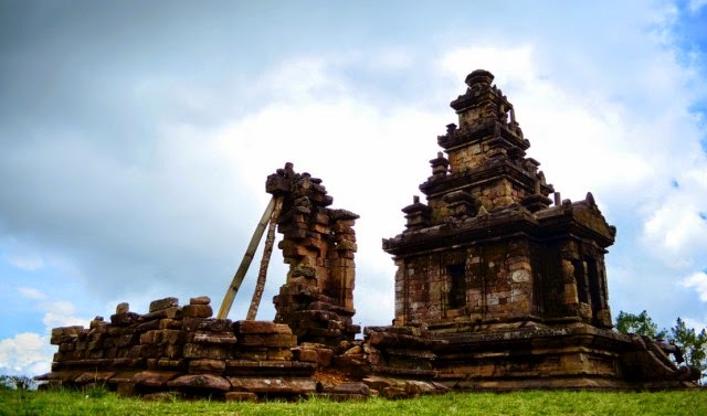 20 Peninggalan Kerajaan Mataram Kuno Lengkap Candi Prasasti