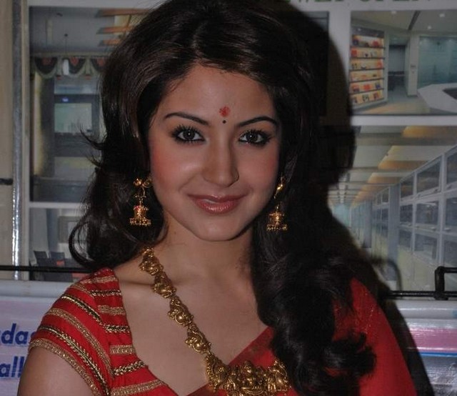 anushka sharma in red saree reception