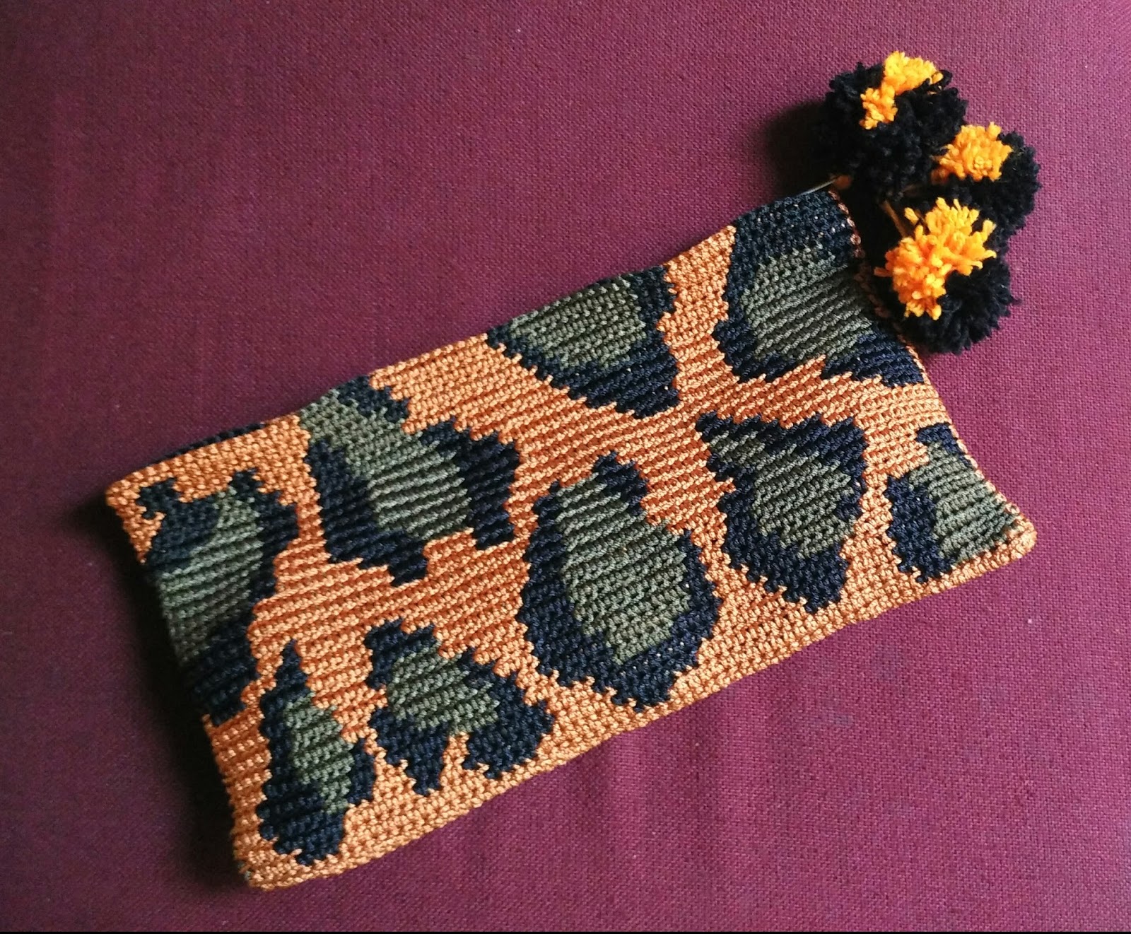 crochet kalaakari Tapestry crochet number 3 leopard print clutch free pattern