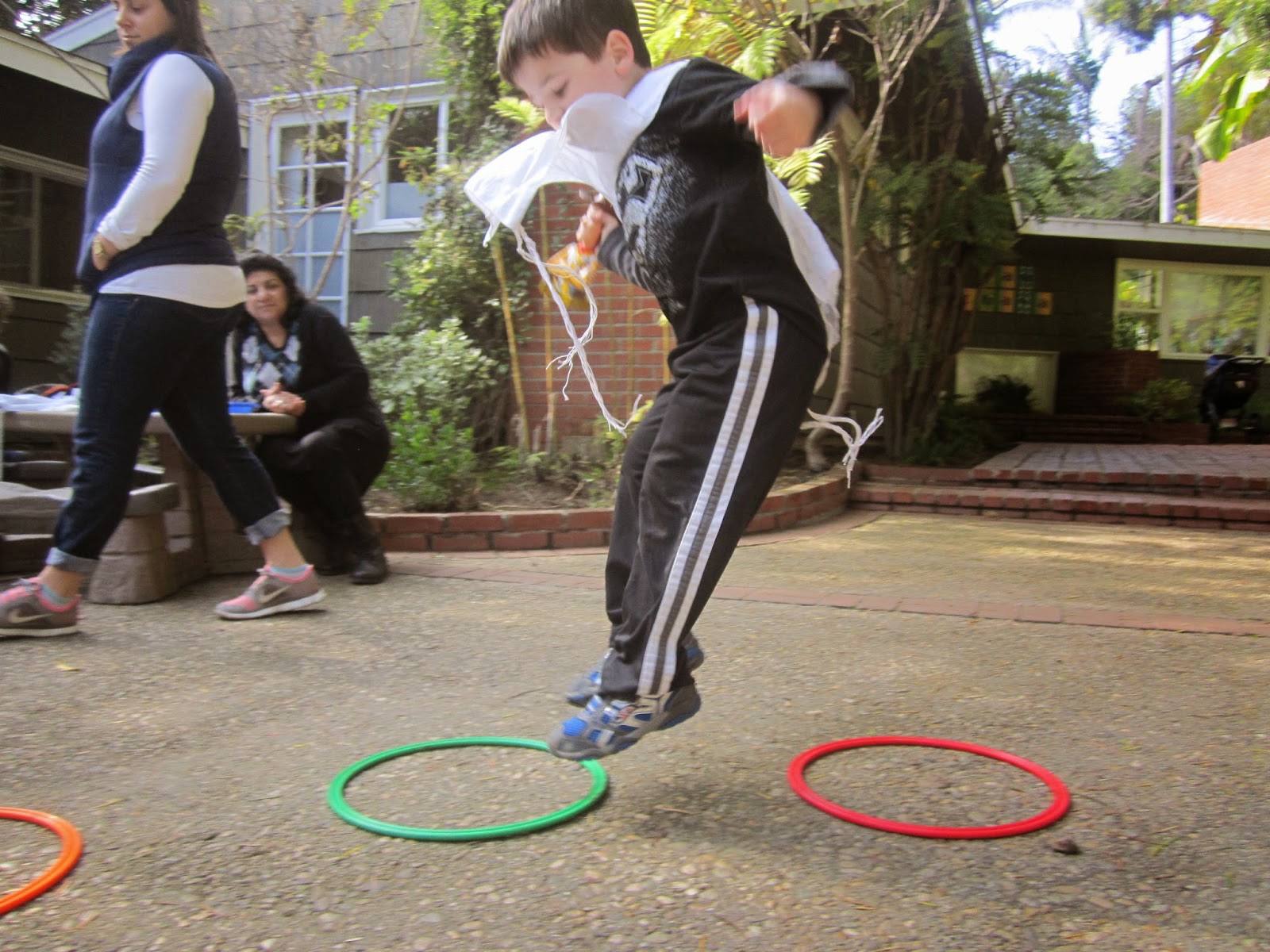 Gan Chaya Class 2: Jumping rings