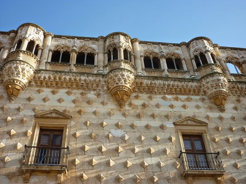 Glosario ilustrado de términos arquitectónicos y constructivos PUNTA DE DIAMANTE