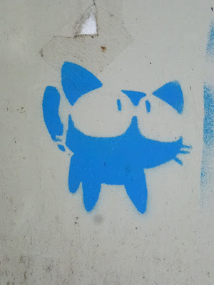 Stencil | blaue, niedliche Katze - mit verdammt großen Augen - in Trier