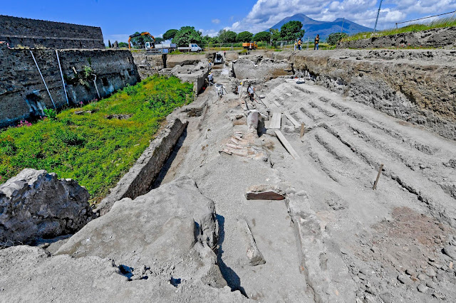 'Alley of balconies' uncovered at Pompeii 'Alley of balconies' uncovered at Pompeii