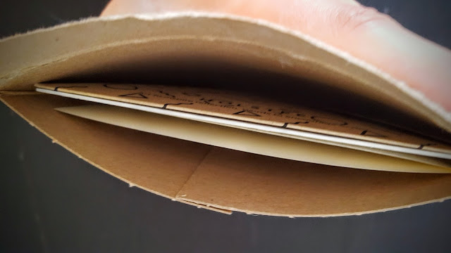 first glimpse inside Holstee subscription
